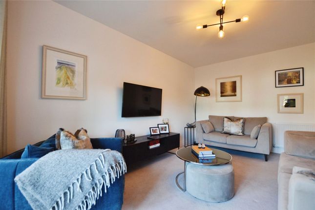 6, Gatfield Court, Surrey photo 3