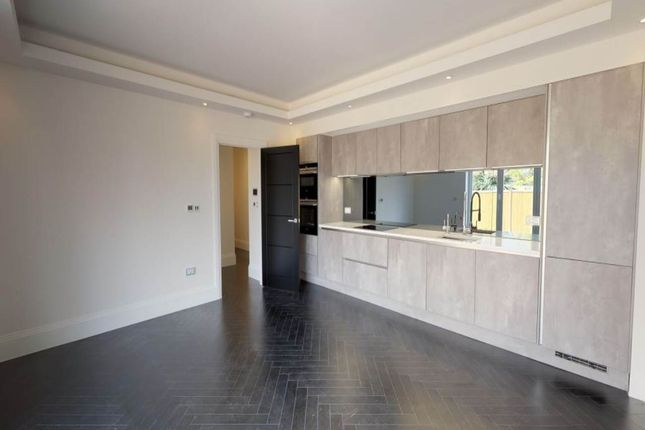7, Imperial Heights, Chigwell photo 2
