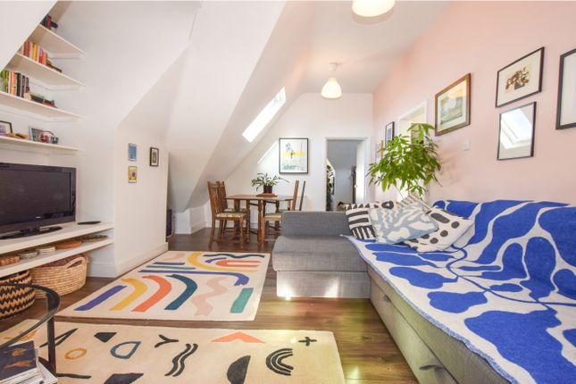 21 Baldry Gardens, London photo 3