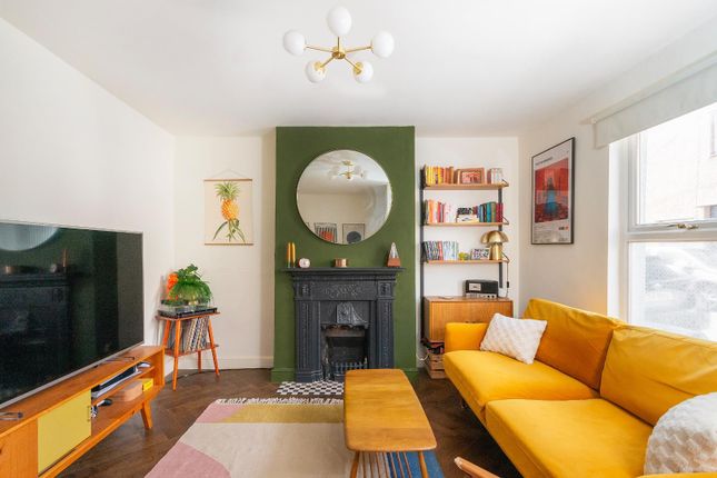 1W9San - Living Room F.Jpg