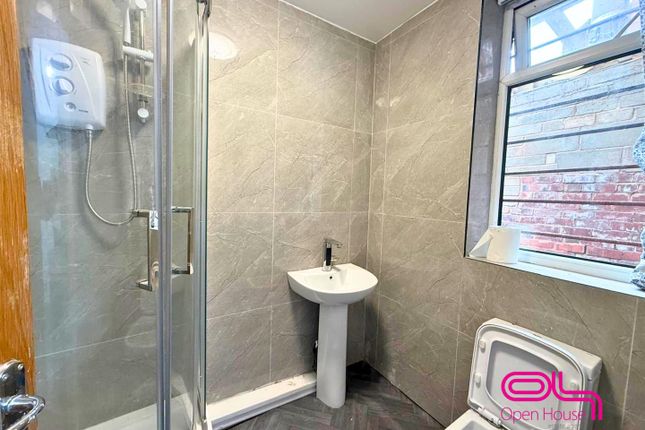Flat 1, 86, Winter Hey Lane, Bolton photo 4