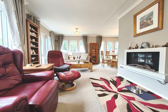 13, Victoria Gardens, Barkham Ride, Finchampstead photo 3