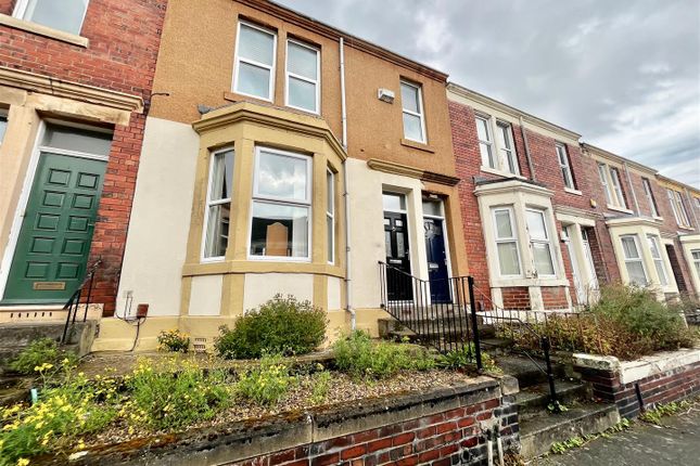 Flat to rent in Windsor Avenue, Bensham, Gateshead