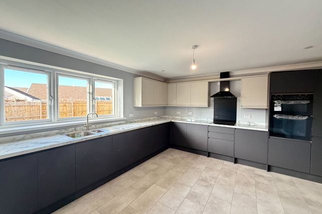 16, Gwaun Henllan, Ammanford photo 2