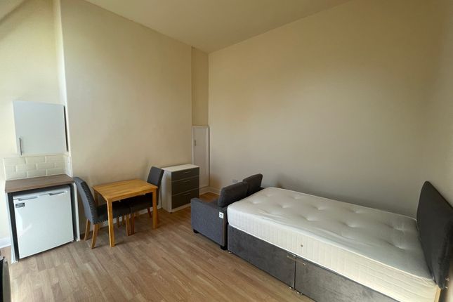 Studio flat on Groombridge House, Townfield Road, Altrincham, £495/mo