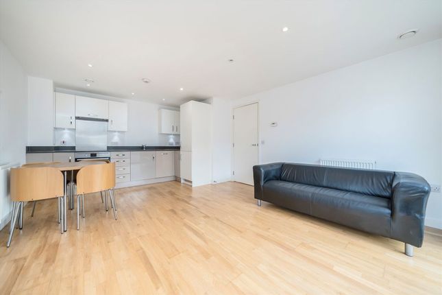 Flat 55, Lighterage Court, High Street, Brentford photo 4