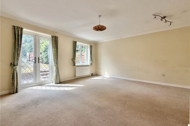 56, Launcelyn Close, Southampton photo 3
