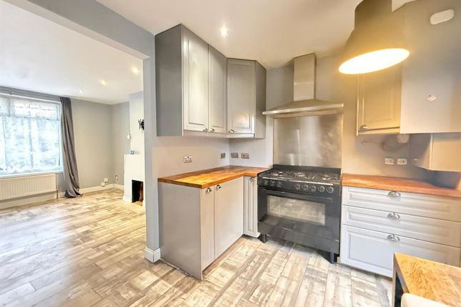 787, Green Lane, Dagenham photo 4
