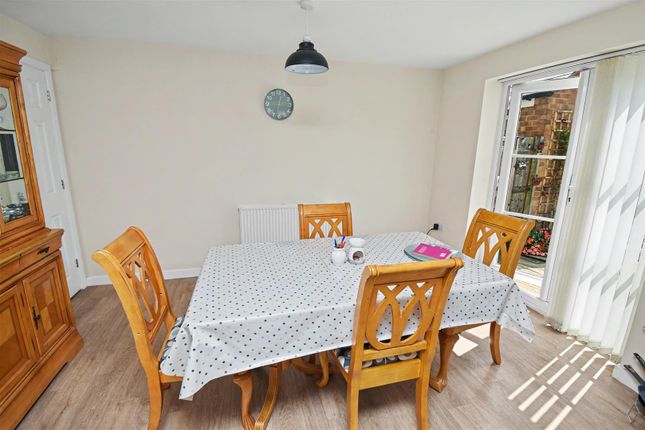 10, Rushton Mews, Priors Hall Park photo 4