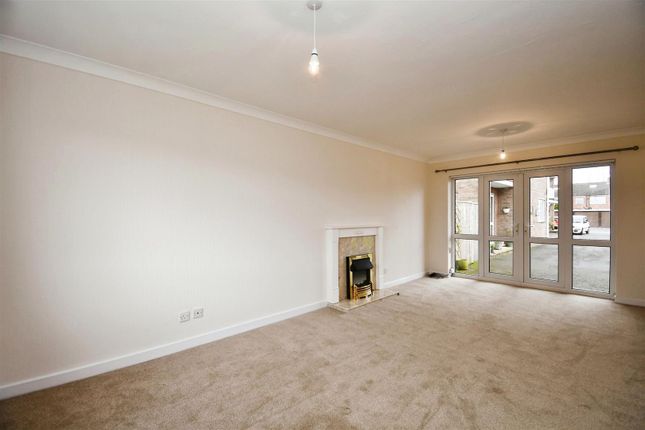 Flat for sale in Wentworth Close, Willerby, Hull