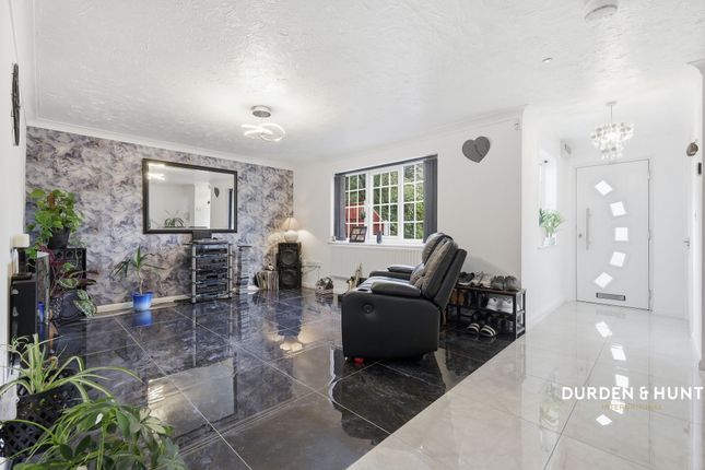 20 Latchford Place, Chigwell photo 2