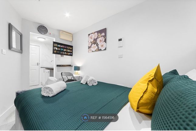 Thumbnail Flat to rent in Maple Road, London