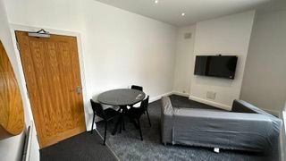 2 Monks Road, Coventry photo 5