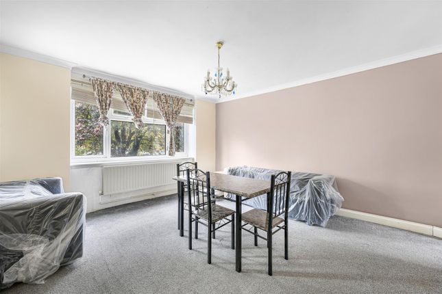 Tanys Dell, Harlow photo 3