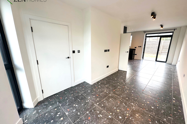 4 Tamarind Mews, London photo 2