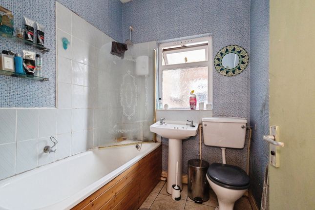 9, Upper Kent Road, Greater Manchester photo 3