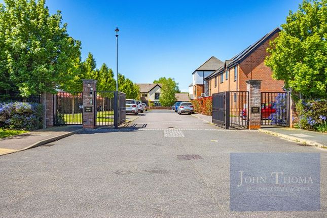 19, Park View, Chigwell photo 3