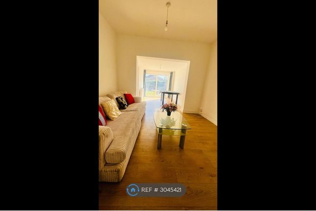 63, Taunton Avenue, Hounslow photo 2