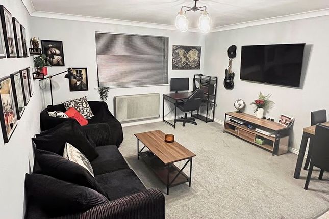 Flat 4 Haslemere Court, Haslemere Road, Wickford photo 3