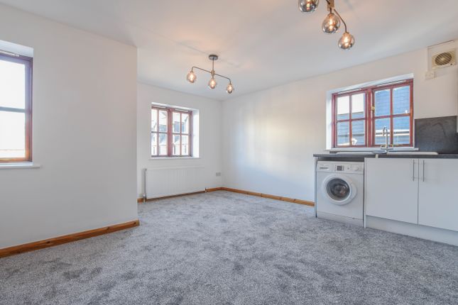 Maisonette to rent in Brewery Road, Hoddesdon