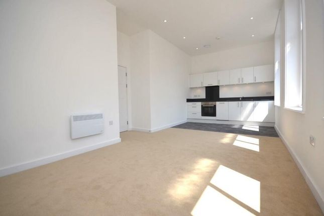 Thumbnail Flat to rent in Jacksons Corner, Central Reading