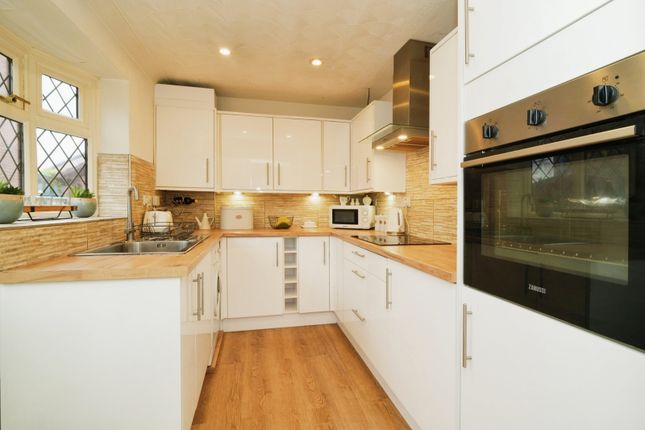33, Ellerby Avenue, Swinton photo 4