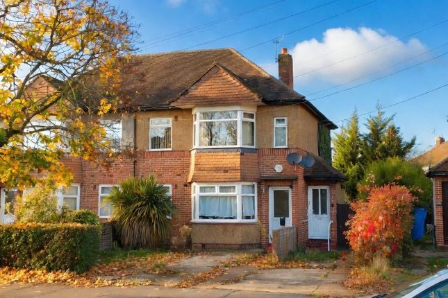 2-bed flat on 247A, Shakespeare Avenue, Hayes, £110,000