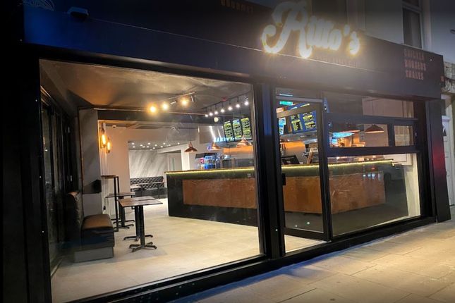 Restaurant/cafe to let in Clapham High Street, London