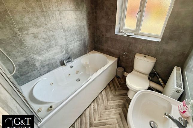 3 Highview Drive, Kingswinford photo 4