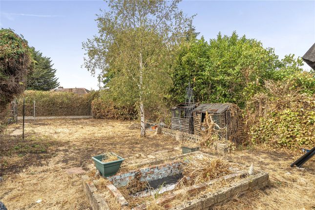 99, Compton Crescent, Chessington photo 4