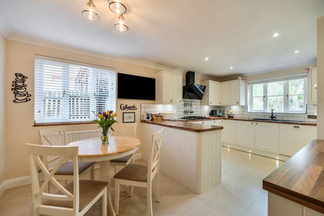24, Cricketers Close, Pulborough photo 4