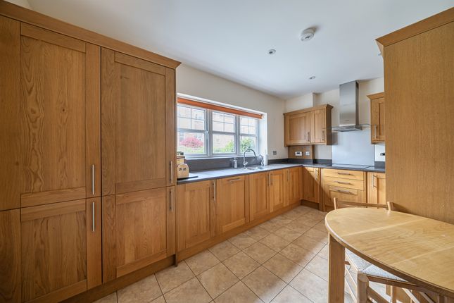 77, King Harry Lane, St. Albans photo 3