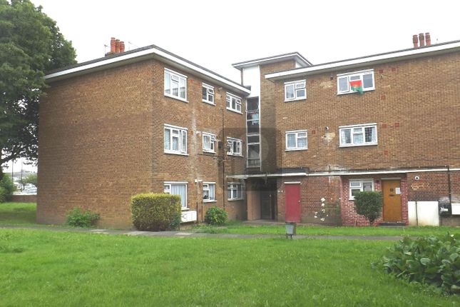 Thumbnail Flat to rent in Pipers Green, Kingsbury Road, London