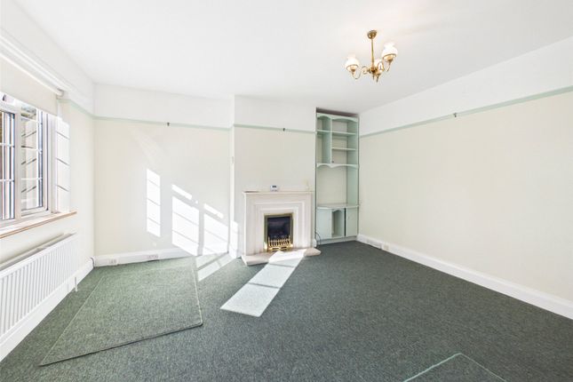 14, The Brooklands, Isleworth photo 2