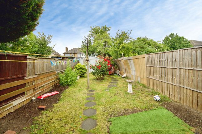 116, Porters Avenue, Dagenham photo 4