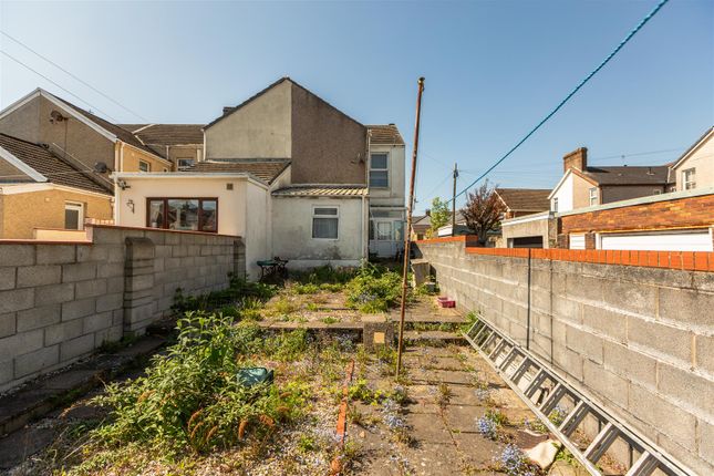 24, Lakefield Place, Llanelli photo 4