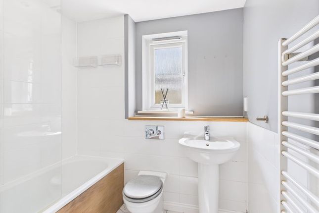 27, Trelowen Drive, Penryn photo 4