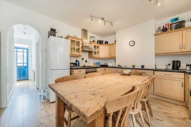 13, Mill Plat Avenue, Isleworth photo 3