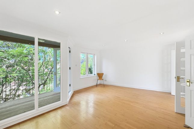 4 Bedroom Detached in EH4 3BT