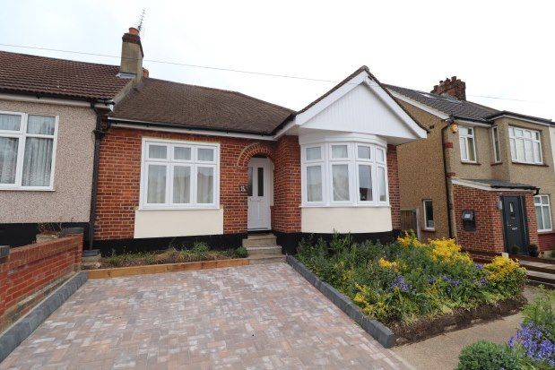 Thumbnail Bungalow to rent in West Park Hill, Brentwood