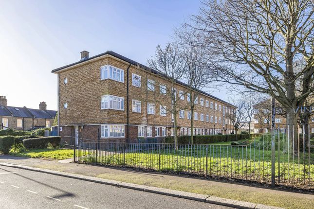 Flat for sale in Vincent Square, Wood Green, London