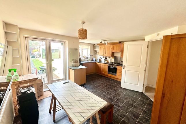 3, Greenock Crescent, Wolverhampton photo 2