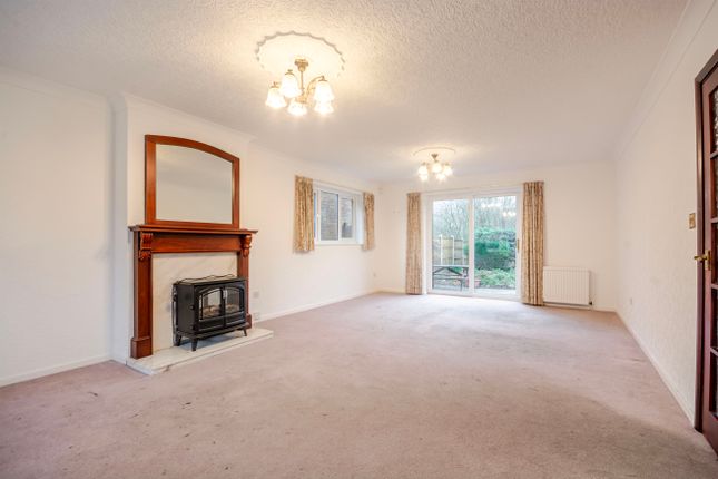 10, Somerset Close, NOTTINGHAM photo 4