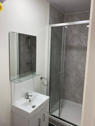 Merlin Close, Northolt, London photo 5