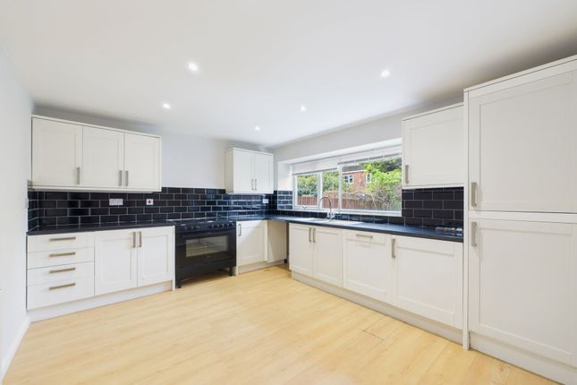 14 Tennyson Walk, Chester photo 2