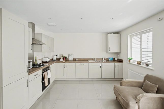 9, Teal Walk, Biddenham photo 3