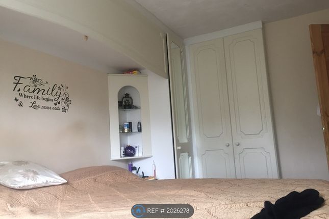 Room to rent in Worcester Road, Sutton