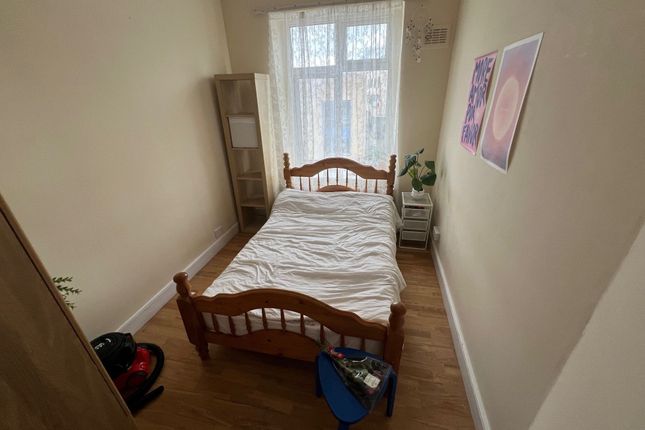 363 Caledonian Road, London photo 4