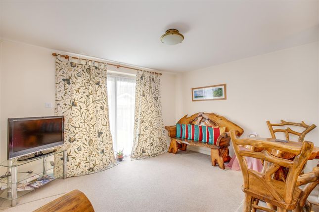 Flat 2, Baxter House, Kitchener Road, Hp11 2Sa-5.J