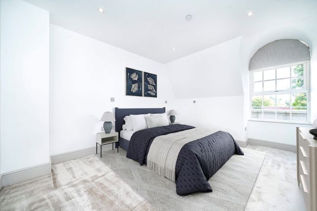 Segrave House, Ridgewood, Weybridge photo 4